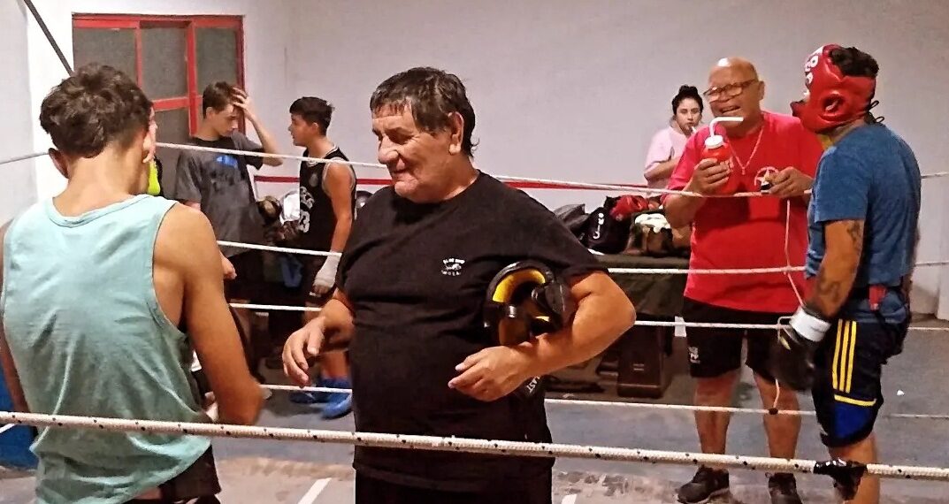 Noche de guanteo en el Club Automoto entre púgiles de Tornquist y Pigüé  (Videos)