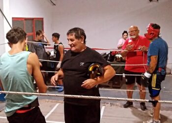 Noche de guanteo en el Club Automoto entre púgiles de Tornquist y Pigüé  (Videos)