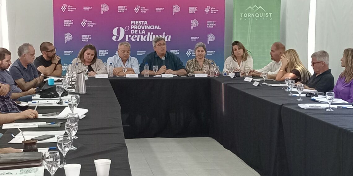 Importante marco de público en el inicio de la Fiesta Provincial de la Vendimia (Videos)
