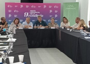 Importante marco de público en el inicio de la Fiesta Provincial de la Vendimia (Videos)