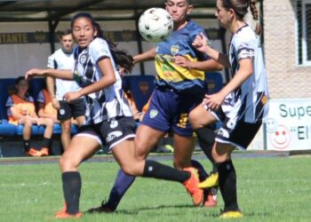 Fútbol femenino de la LRF: cuatro equipos lideran con puntaje ideal
