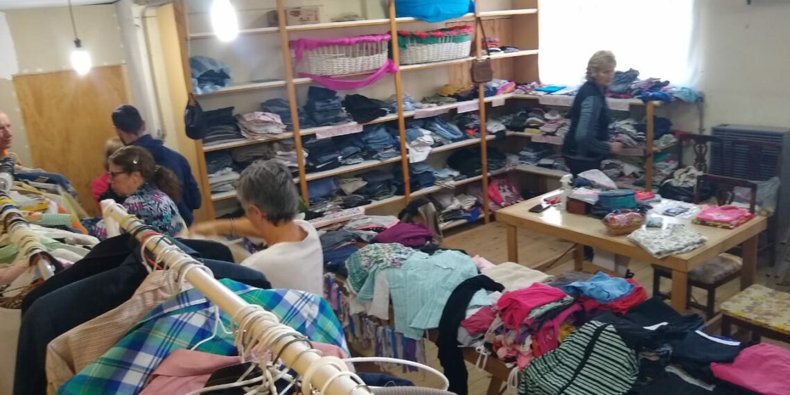Se realiza una nueva edición de “Bazar Moda Circular” de Cáritas Tornquist (Video)