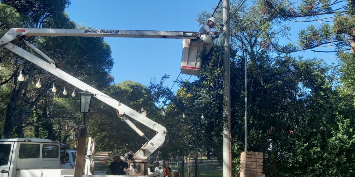 La CELT. continúa con la instalación de fibra óptica en Villa Ventana