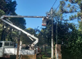 La CELT. continúa con la instalación de fibra óptica en Villa Ventana