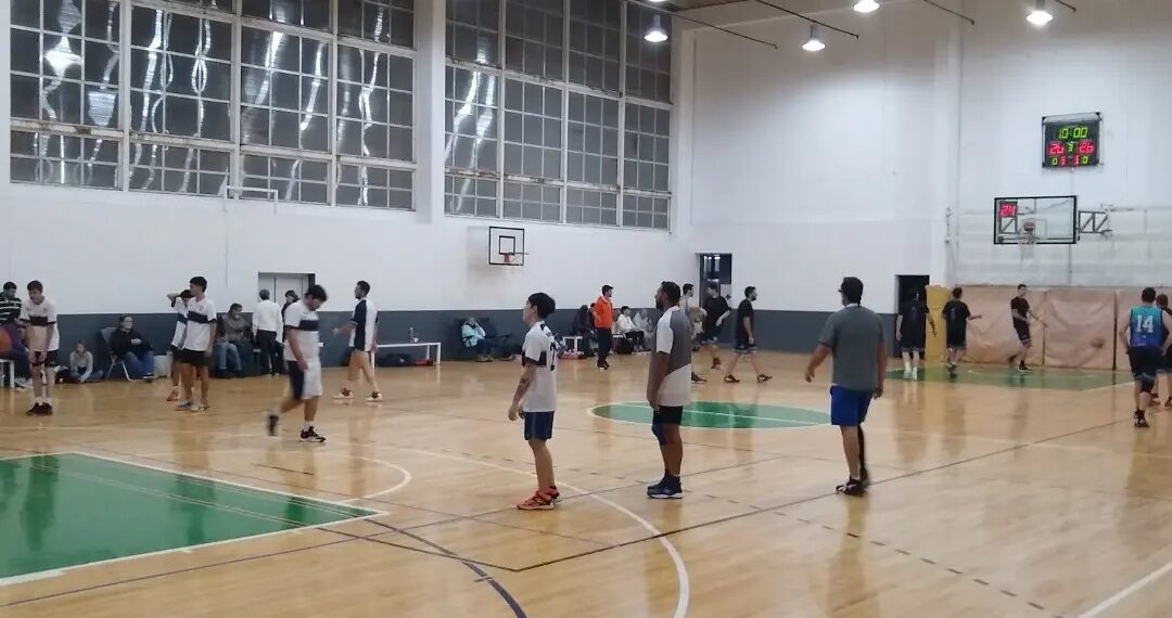 Imágenes del triunfo de Tornquist Básquet ante Almaceneros de Príngles (Videos)