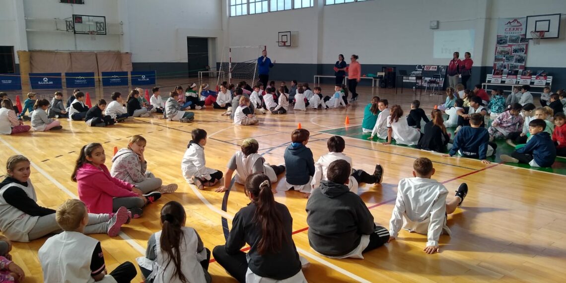 El CEF N° 9 junto a escuelas de Tornquist festejó el Día Mundial de la Actividad Física (Videos)