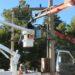 Personal de la CELT. instaló un nuevo transformador para ampliar la potencia en el predio de la Asociación Rural