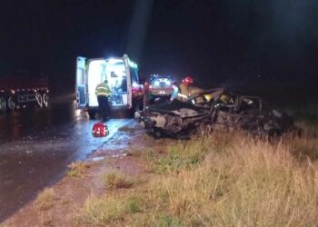 Tres heridos por un choque frontal en la rotonda de Fra-Pal