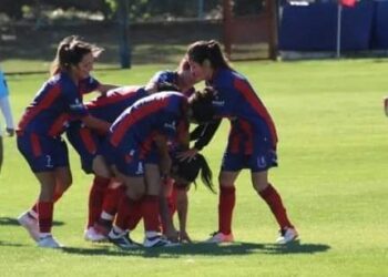 El equipo femenino de Automoto bajó al puntero y se ilusiona