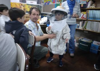 En la Semana de la Miel la Coooperativa Apícola visitó distintos establecimientos educativos