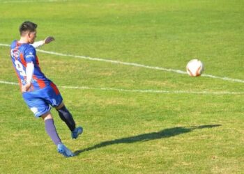 Automoto sufrió, pero ganó y clasificó a la Liguilla