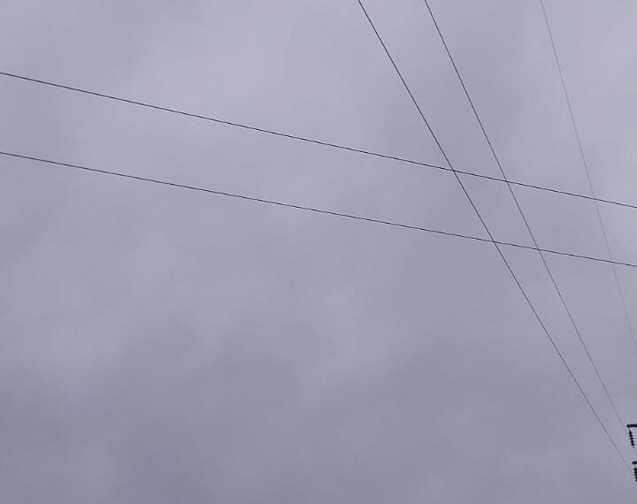 Corte del servicio eléctrico por la caída de cables de la línea de 33 kv, de EDES