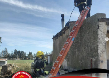Los Bomberos fueron convocados por un incendio estructural en un establecimiento rural cercano a Tornquist