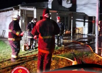 Incendio de estructura en un establecimiento rural