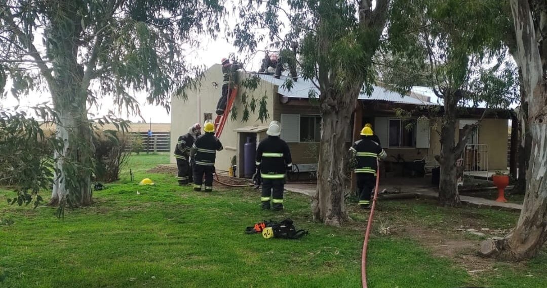 Incendio de estructura en la establecimiento “El Esquinazo”