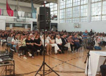 HCD.: Se realizó la sesión extraordinaria y la entrega de diplomas a abanderados y escoltas de establecimientos educativos del distrito (video)