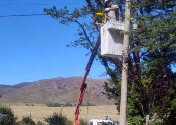 CELT Informa: En Villa Ventana prendieron fuego pastos secos y se quemaron cables de telefonía