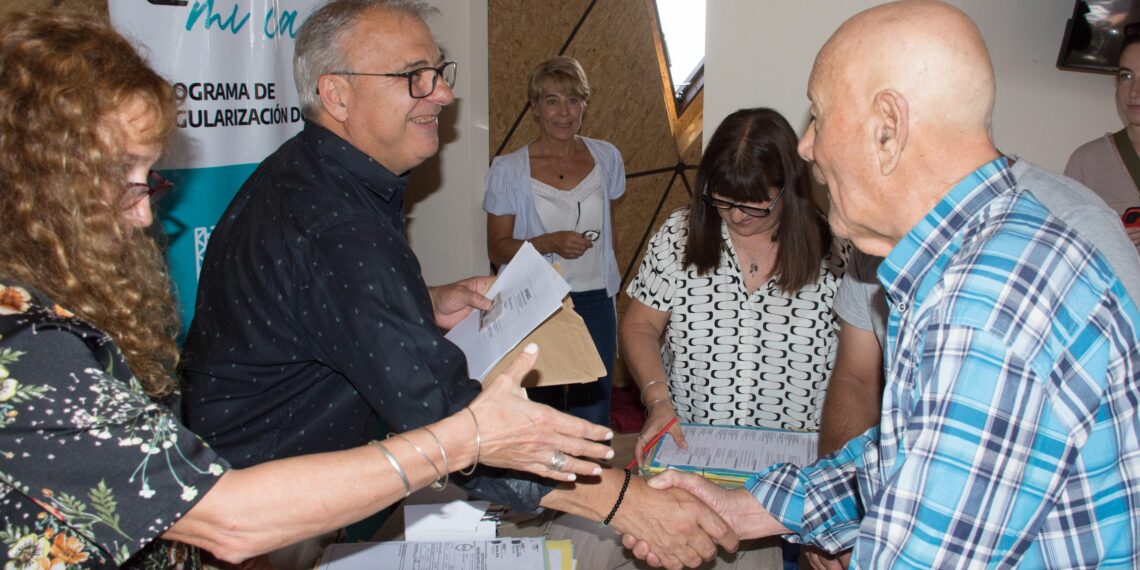 14 familias del distrito firmaron la escritura de su vivienda