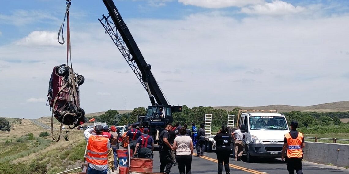 Sacaron el rodado que cayó en el dique sin rastros de ocupantes