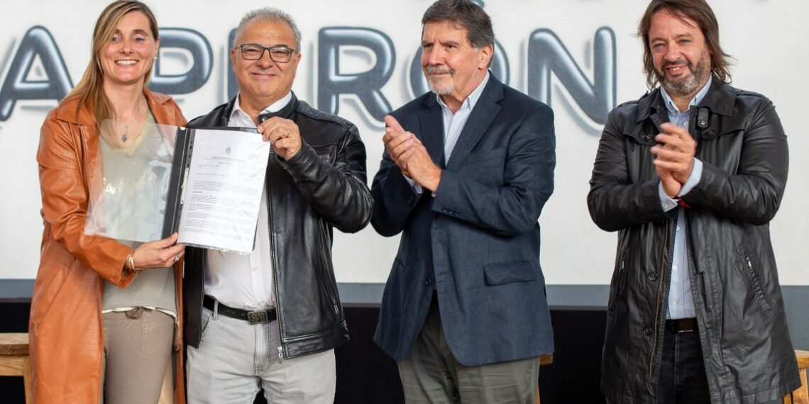 Alberto Sileoni visitó Tornquist y oficializó la escuela de Guardavidas junto al intendente