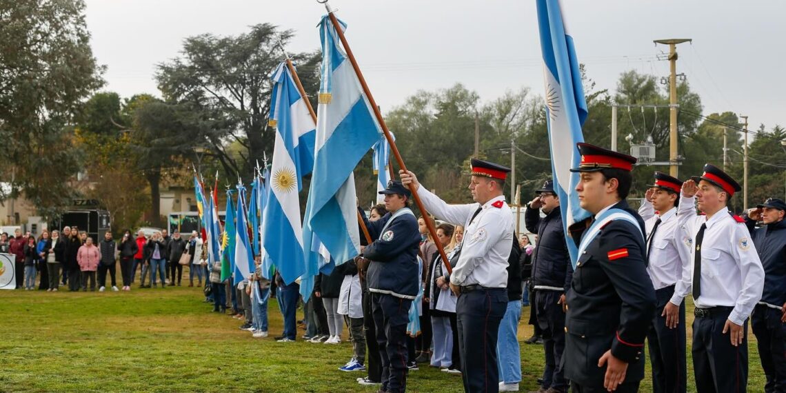 En Sierra de la Ventana se conmemoró el 215° Aniversario de la Revolución de Mayo