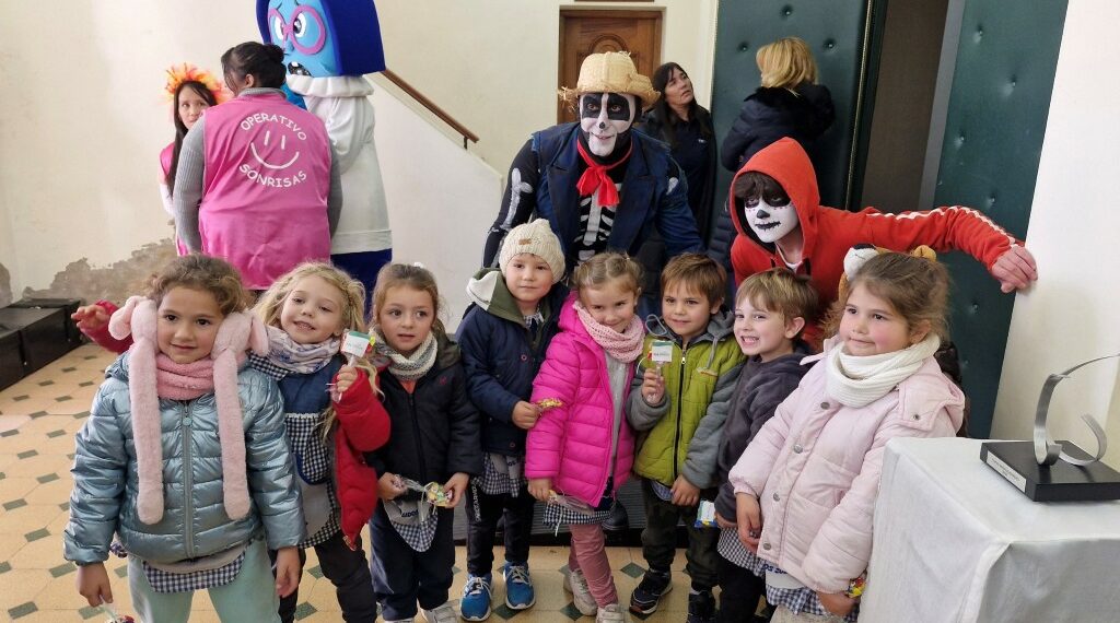 El municipio agasajó a los jardines de infantes y a las maestras en su día