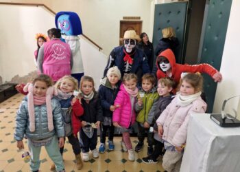 El municipio agasajó a los jardines de infantes y a las maestras en su día