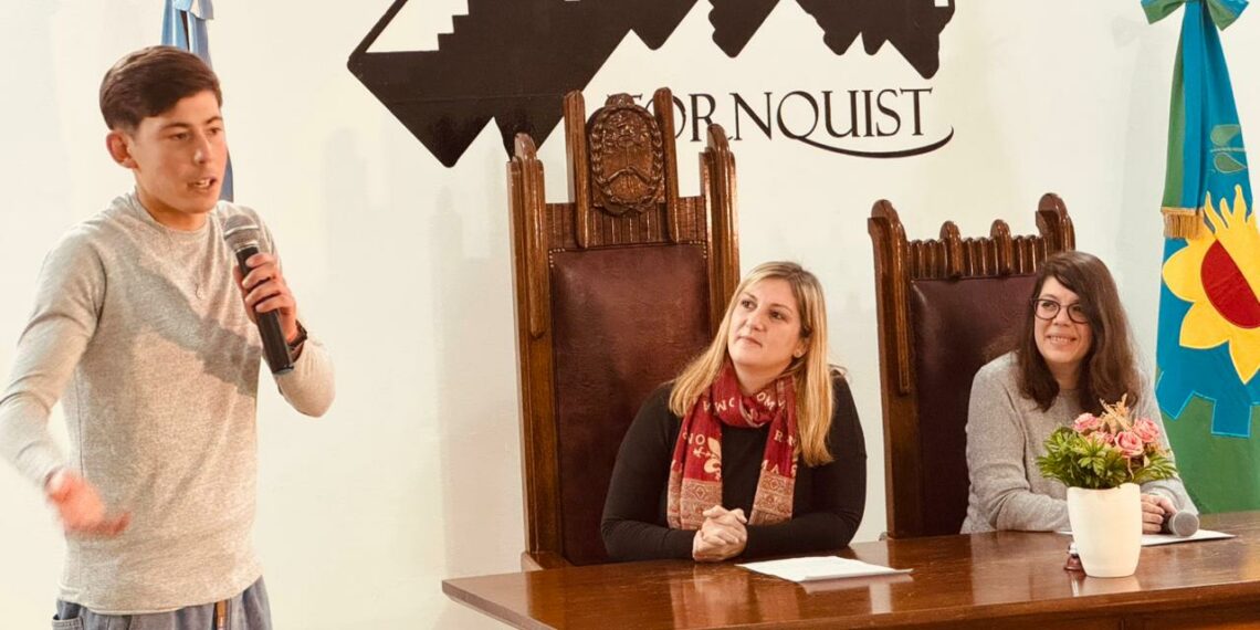 El HCD. entregó un diploma de honor al futbolista Emilio Sgammini (FOTOS Y VIDEOS)