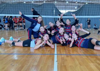 El Sub 16 de Automoto Voley subió al podio en La Plata