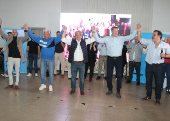 Ante un salón colmado Fuerza Patria presentó a sus candidatos (videos y fotos)