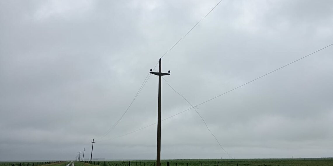 El temporal provocó varios daños en el tendido eléctrico y un intenso trabajo del personal de la CELT