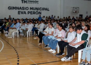 SESION EXTRAORDINARIA DE ENTREGA DE DIPLOMAS A ABANDERADOS Y ESCOLTAS  DEL DISTRITO 2025- TORNQUIST