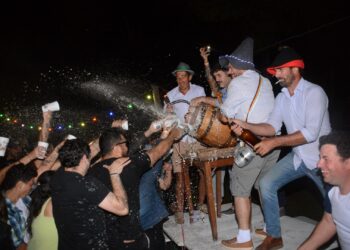 La lluvia no empañó la fiesta: el Salón de la Germánica brilló como en sus mejores épocas