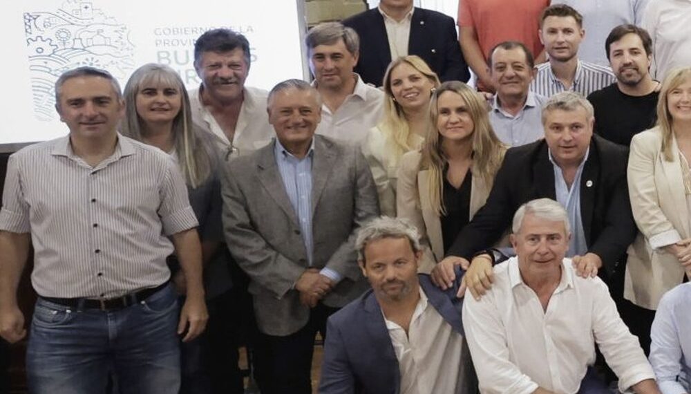 Kicillof reunió a intendentes y apuntó contra Milei por el ahogo a los municipios