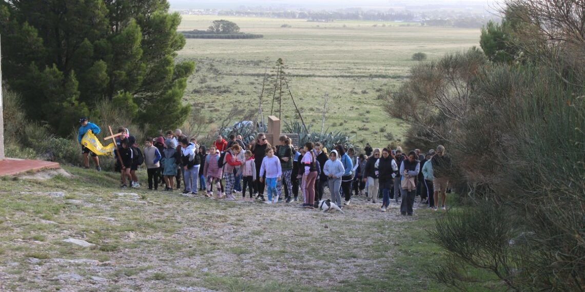 Se realizó el Vía Crucis en el Calvario de Tornquist (Fotos)