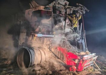 Se incendió una cosechadora en un establecimiento rural cerca de Fra-Pal