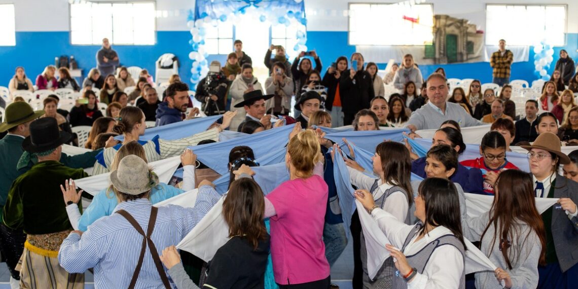 Tornquist celebró el Día de la Independencia con un acto que destacó la fuerza de la comunidad