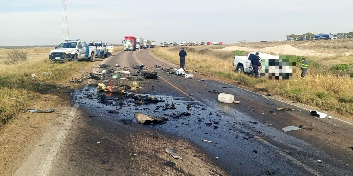 Dos muertos tras un choque frontal en la Ruta 33