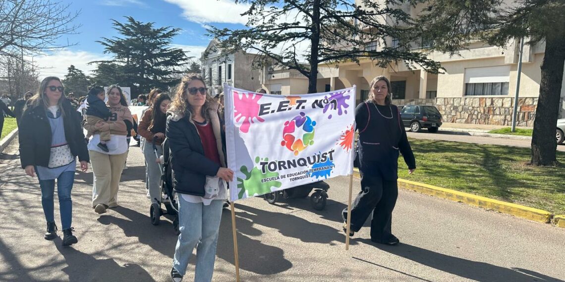 Multitudinaria caminata inclusiva por el Día de la Educación Especial
