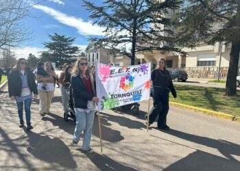 Multitudinaria caminata inclusiva por el Día de la Educación Especial